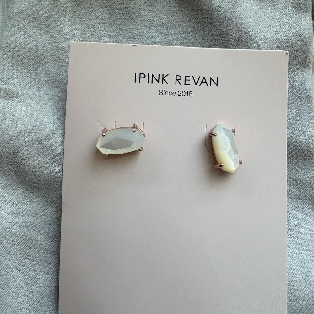 Kendra scott Elegant White Earrings